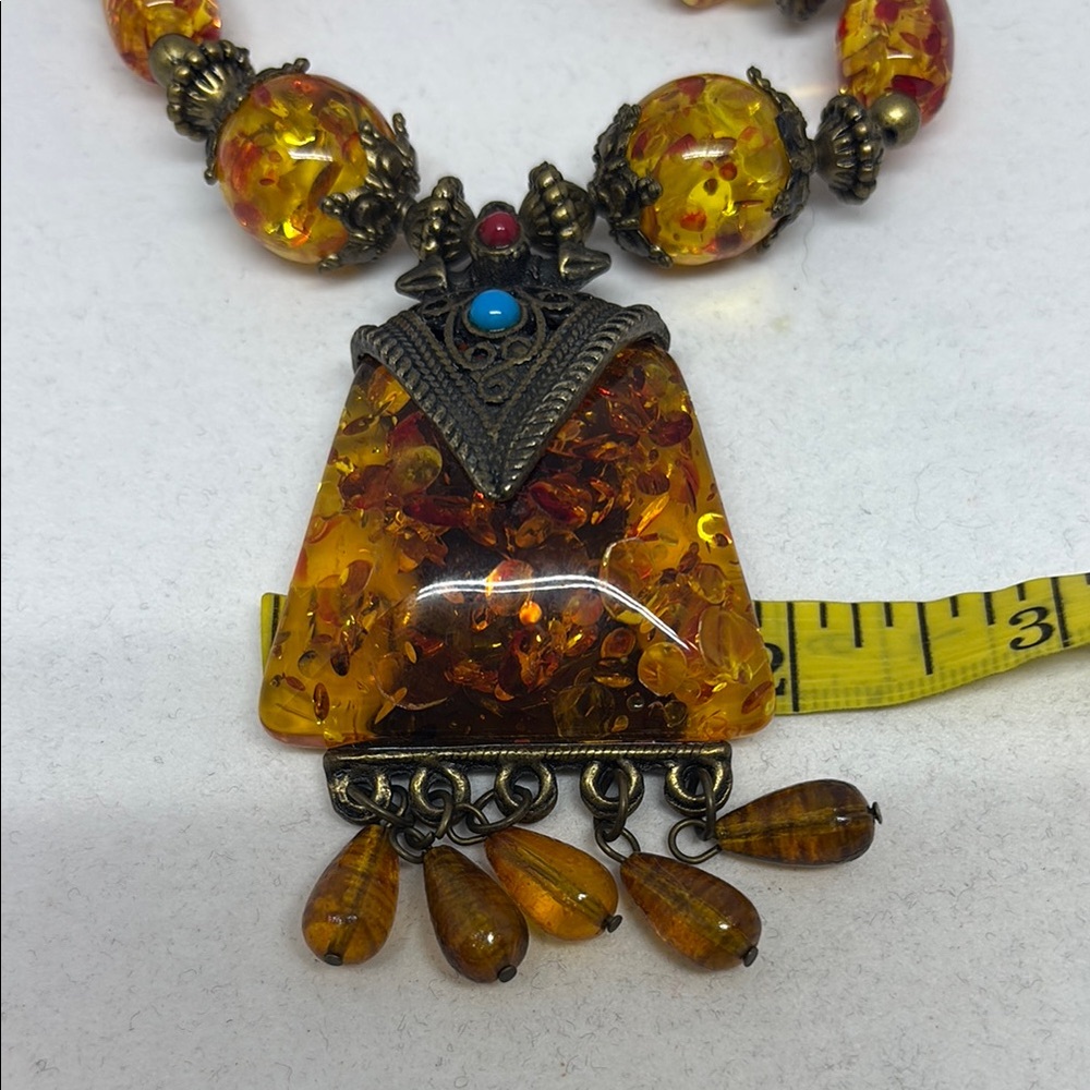 Incredible statement necklace with faux amber beads - Picture 12 of 15
